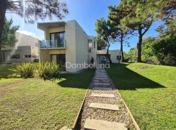 Casa · 190m² · 5 Ambientes · 1 Cochera · Casa en Venta en Golf 2, Costa Esmeralda, Costa Atlántica