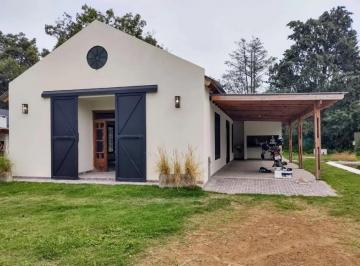 Quinta vacacional · 135m² · 3 Ambientes · 2 Cocheras · Venta Casa 3 Ambientes con Parque y Pileta en Manzanares