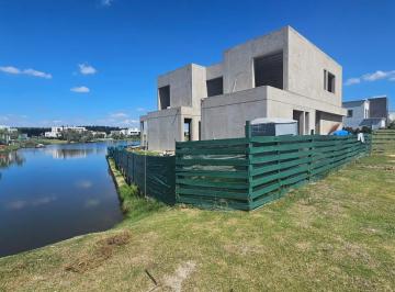 Casa de 6 ambientes, Tigre · Venta Casa a La Laguna en Santa Ana