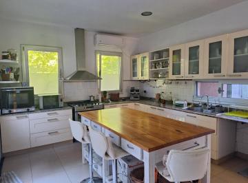 Casa · 350m² · 5 Ambientes · 4 Cocheras · Casa 4 Dorm., Parque, Piscina en Haras del Pilar
