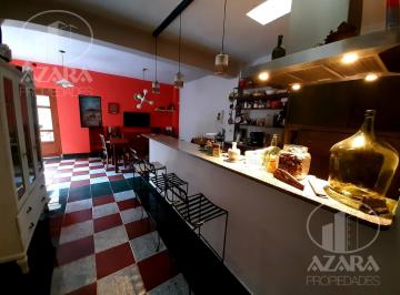 Casa · 238m² · 9 Ambientes · Casa con Muy Buenos Ambietnes en Dos Plantas 9 Ambientes en Florida en Venta