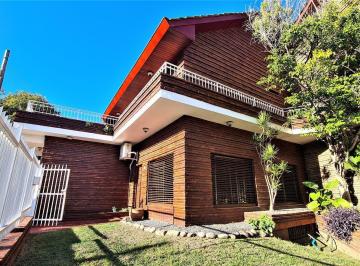Casa · 200m² · 5 Ambientes · 2 Cocheras · Chalet de 5 Ambientes - 3 Plantas - Garage P/2 Autos - Patio - Jardín