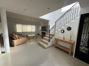 Casa · 310m² · 6 Ambientes · 4 Cocheras · Casa en Alquiler y Venta en Barrio Septiembre Escobar