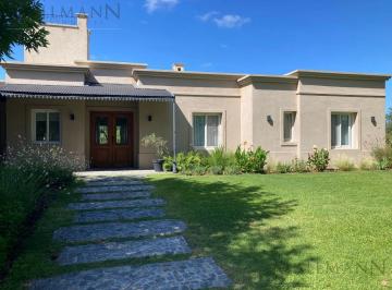 Casa · 200m² · 5 Ambientes · Casa en Venta con Vista Al Hoyo 14 en Estancias Golf | Mallmann Propiedades