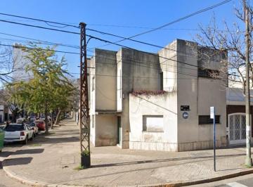 Casa · 145m² · 4 Ambientes · 1 Cochera · Venta Casa Esquina Comercial Frente Hospital Privado de Rosario - Oportunidad Locales Comerciales