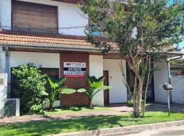Casa de 6 ambientes, Quilmes · Chalet de 2 Plantas en Excelente Ubicación, Sobre Lote de 10 X 27