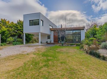 Casa · 1234m² · 4 Ambientes · Casa Estilo Moderno en Barrio Chapadmalal