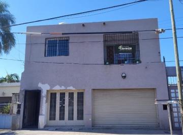 Casa · 200m² · 5 Ambientes · Casa con 2 Locales y un Departamento en Pueyrredon