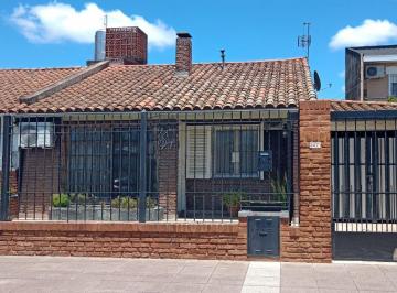 Casa de 4 ambientes, Malvinas Argentinas · En Venta Excelente Chalet en Centro Los Polvorines, Apto Credito