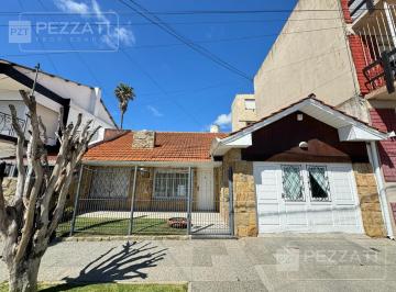 Casa · 172m² · 4 Ambientes · 1 Cochera · Casa en Alquiler en La Zona de Chauvin. 3 Dorm.. 2 Baños (1 en Suite), Ideal Vivienda, Come