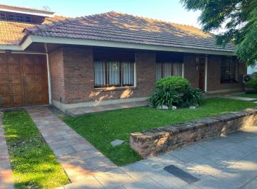 Casa de 4 ambientes, Almirante Brown · Adrogue Chalet en Venta C/3 Dorm Extraordinaria Ubicación