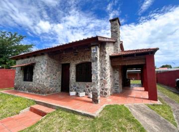 Casa · 167m² · 6 Ambientes · 1 Cochera · Hermosa Casa de Piedra 2 Dorm. y Barbacoa
