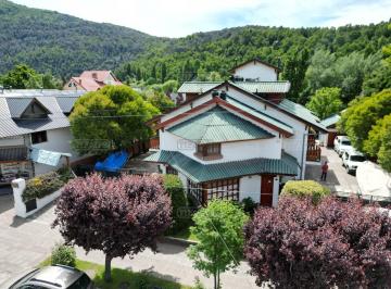 Casa · 590m² · 9 Cocheras · Complejo de Cabañas en Venta, Pleno Centro de San Martin de Los Andes