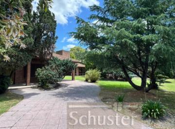 Quinta vacacional · 280m² · 5 Ambientes · 2 Cocheras · Quinta en Barrio El Trébol 2152 m² Quincho y Piscina
