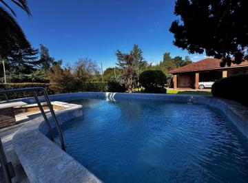 Quinta vacacional · 280m² · 5 Ambientes · 2 Cocheras · Venta Casa Quinta en Barrio El Trébol 2152 m² Quincho y Piscina