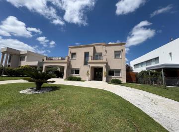 Casa · 297m² · 5 Ambientes · 6 Cocheras · Alquiler Temporal Haras Santa Maria