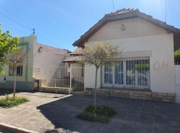 Casa de 5 ambientes, Centenario · Casa Caco Viejo / 50 m. Plaza San Martin
