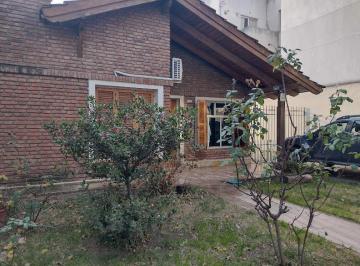 Casa de 4 ambientes, Bahía Blanca · Venta Casa B° Universitario
