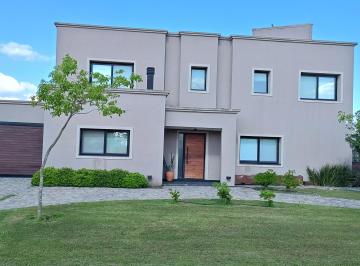 Casa de 8 ambientes, Gualeguaychú · Casa Quinta Exclusiva en "Prados de La Adelina".