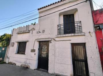 Casa · 210m² · 4 Dormitorios · Uso Comercial Eva Peron 6170 Amplio Terreno