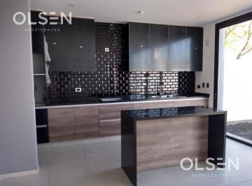 Casa · 190m² · 3 Dormitorios · 2 Cocheras · Casa Miradores de Manantiales - 3 Dorm. - a Estrenar