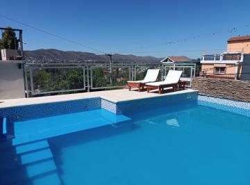 Casa · 300m² · 12 Ambientes · 2 Cocheras · Casa en Venta en Villa Carlos Paz, 6 Dorm.