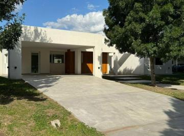 Casa · 199m² · 3 Dormitorios · 2 Cocheras · Casa en B° La Concepción 3 Dorm., Luján