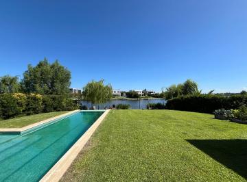 Casa · 206m² · 4 Ambientes · 4 Cocheras · Casa a La Laguna C Pileta en Venta Bº San Rafael, Villanueva