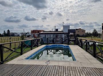 Casa · 83m² · 3 Ambientes · 1 Cochera · Hermosa Casa en Venta 3 Ambientes Doomselar Chico con Pileta