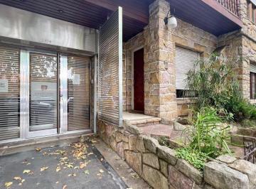 Casa · 237m² · 8 Ambientes · 1 Cochera · Casa en PH Para Uso Profesional · Chauvin