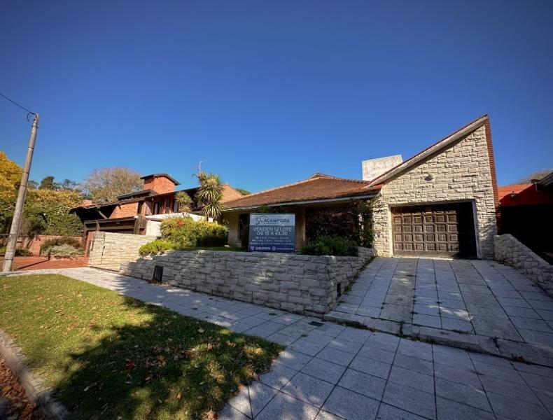 Chalet 6 amb, 650m² en Divino Rostro — frente al Museo Villa Victoria