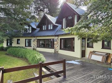 Casa · 220m² · 5 Ambientes · 2 Cocheras · Casa Arelauquen Golf