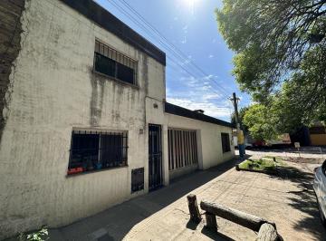 Casa · 363m² · 6 Ambientes · 1 Cochera · Casa, Locales Comerciales y Galpón a 100 m Av Uriburu