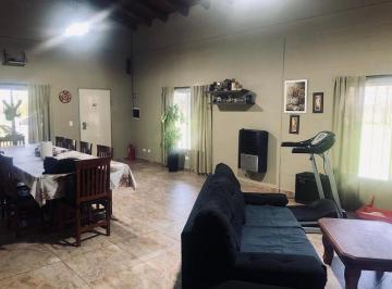 Quinta vacacional · 256m² · 8 Ambientes · Quinta de 4000 m² en Venta en Chacras de San Vicente.