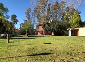 Quinta vacacional · 115m² · 6 Ambientes · Casa Quinta con Piscina y Gran Parque en Venta en La Unión, Ezeiza.