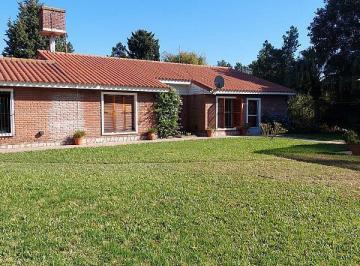 Quinta vacacional · 500m² · 7 Ambientes · Casa Quinta en Venta en Ezeiza, Terreno de 2200 m². Conquincho y Piscina, Más Dependencia.