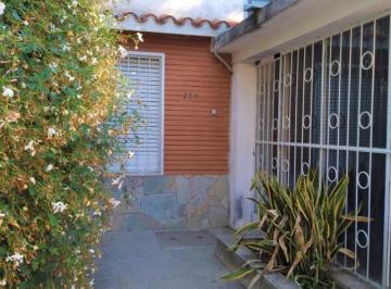 Casa · 181m² · 4 Ambientes · 1 Cochera · Venta - Casa - 3 Dorm. - Carmelo