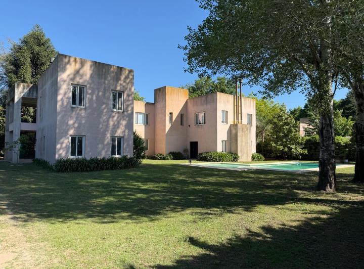 Casa · 333m² · 7 Ambientes