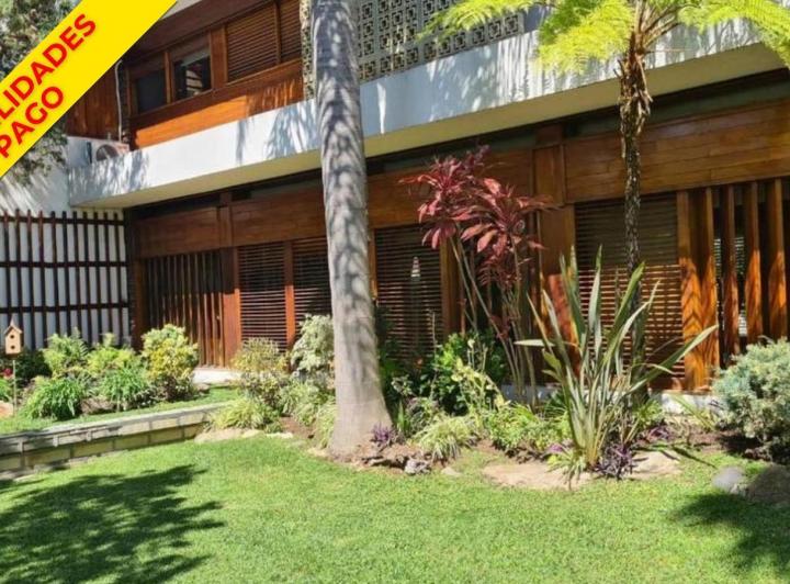 Casa · 400m² · 5 Ambientes · 2 Cocheras