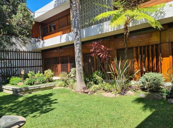 Casa · 554m² · 5 Ambientes · 2 Cocheras
