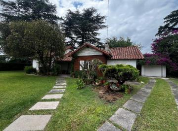 Quinta vacacional · 155m² · 6 Ambientes · 1 Cochera · Espectacular Casa en Venta en Barrio Uno, Ezeiza