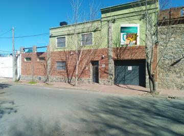 Casa · 284m² · 5 Ambientes · 1 Cochera · Venta - Casa - 4 Dorm. - Carmelo