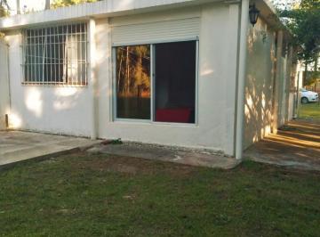 Casa · 64m² · 3 Ambientes · 1 Cochera · Venta - Casa - 2 Dorm. - Carmelo - B. Zagarzazú