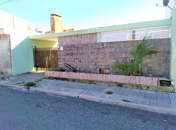Casa · 106m² · 3 Ambientes · 1 Cochera · Venta - Casa - 2 Dorm. - Carmelo - Zona Rambla
