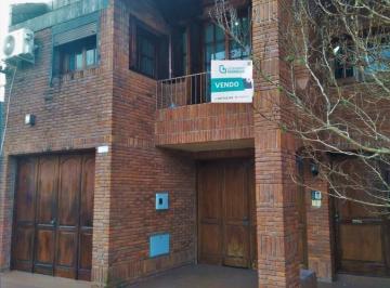 Casa · 395m² · 3 Ambientes · 2 Cocheras · Venta - Casa PH - 2 Dorm. - Carmelo