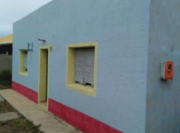 Casa · 420m² · 3 Ambientes · 1 Cochera · Venta - Casa - 2 Dorm. - Carmelo