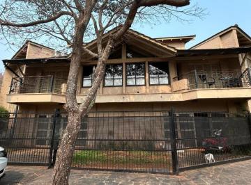 Casa · 500m² · 5 Dormitorios · 2 Cocheras · Casa en Villa Sarita