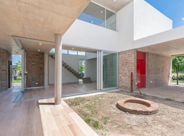 Casa · 174m² · 4 Ambientes · 2 Cocheras · Casa de 4 Ambientes a Estrenar | Puertos del Lago, Barrio Araucarias.