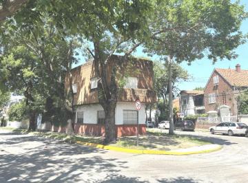 Casa · 160m² · 5 Ambientes · 1 Cochera · Casa en Excelente Zona en Única Esquina. Olivos