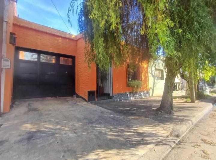 Casa · 180m² · 3 Ambientes · 5 Cocheras
